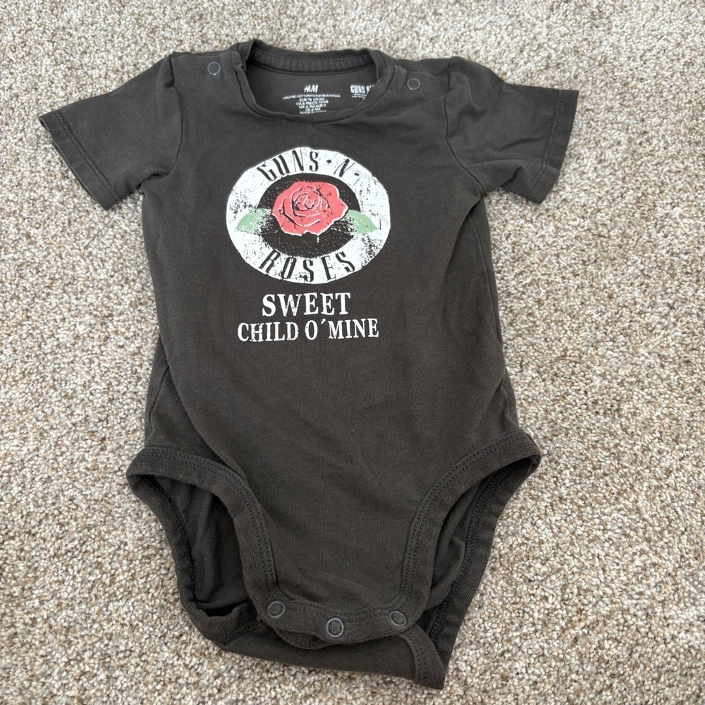Guns n Roses “Sweet Child of Mine” Black Baby Bodysuit size 6-9 m H&M